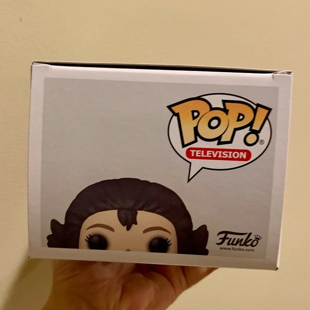 NIB Schitt’s Creek Crows Have Eyes Moira Funko Pop #1071 - Picture 8 of 8